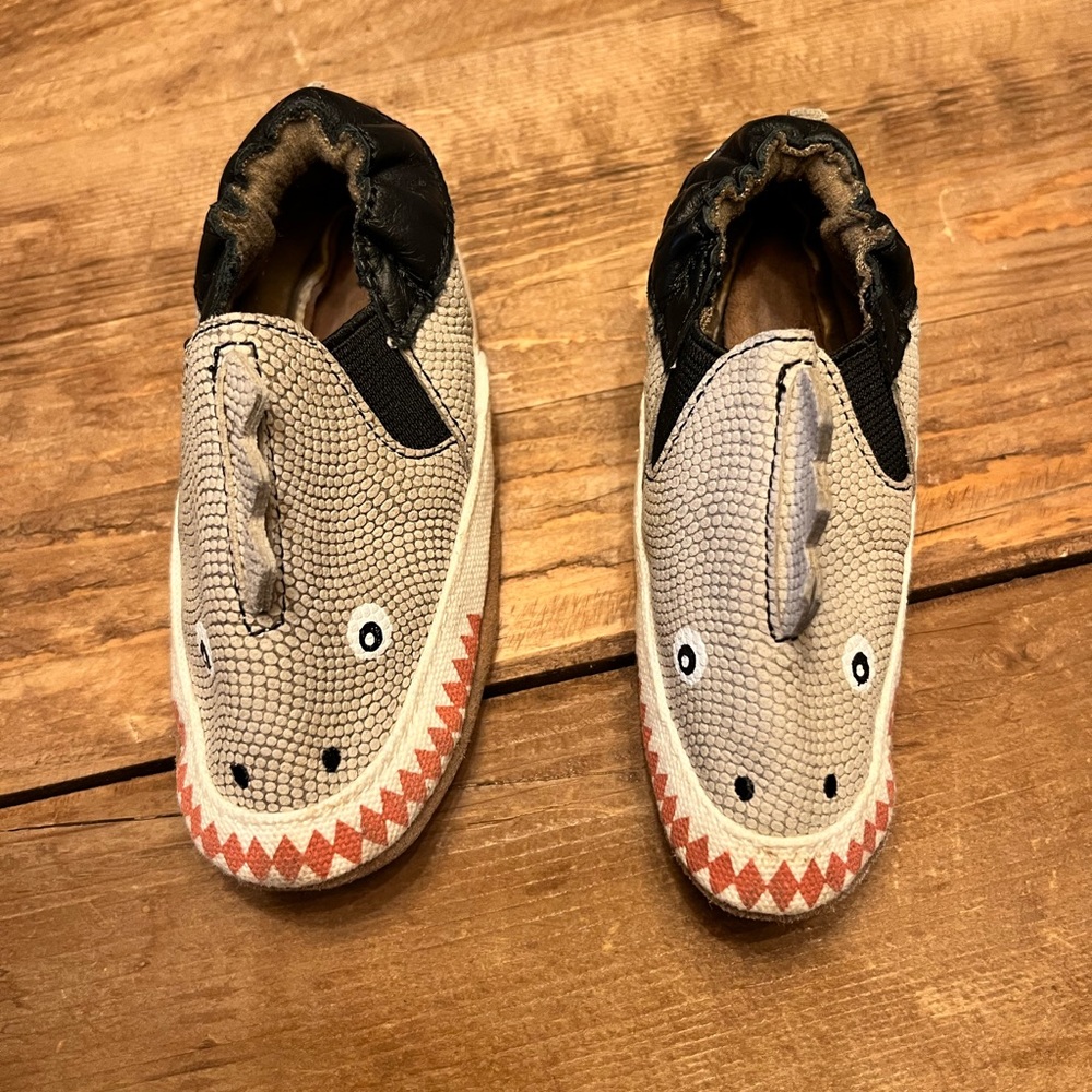 Robeez shark soft sole shoes size 12-18 months